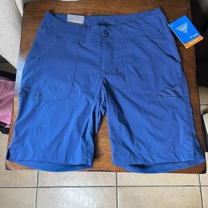 Woman’s Columbia shorts color Blue Brand new with tags in size Small / 4